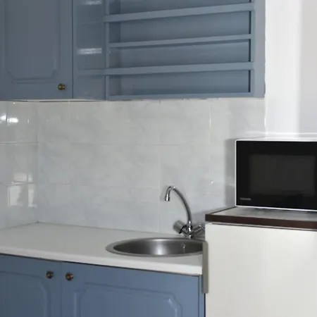 Cute Seafront Studio Escape For 2