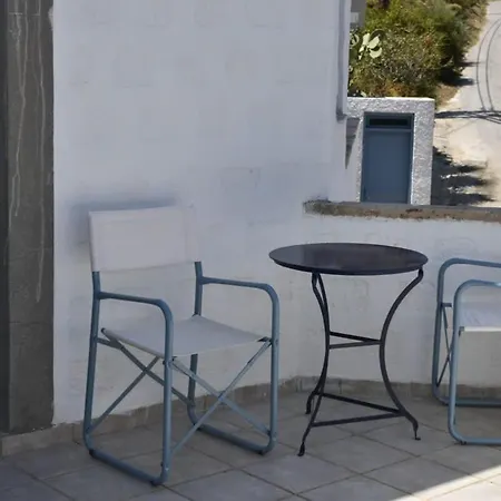 Cute Seafront Studio Escape For 2 *