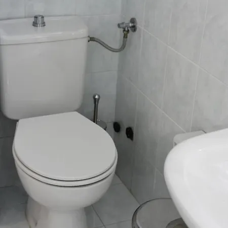 Cute Seafront Studio Escape For 2 *