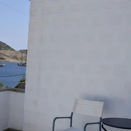 Cute Seafront Studio Escape For 2