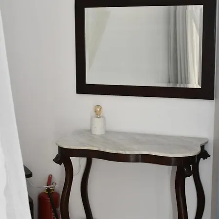 Cute Seafront Studio Escape For 2